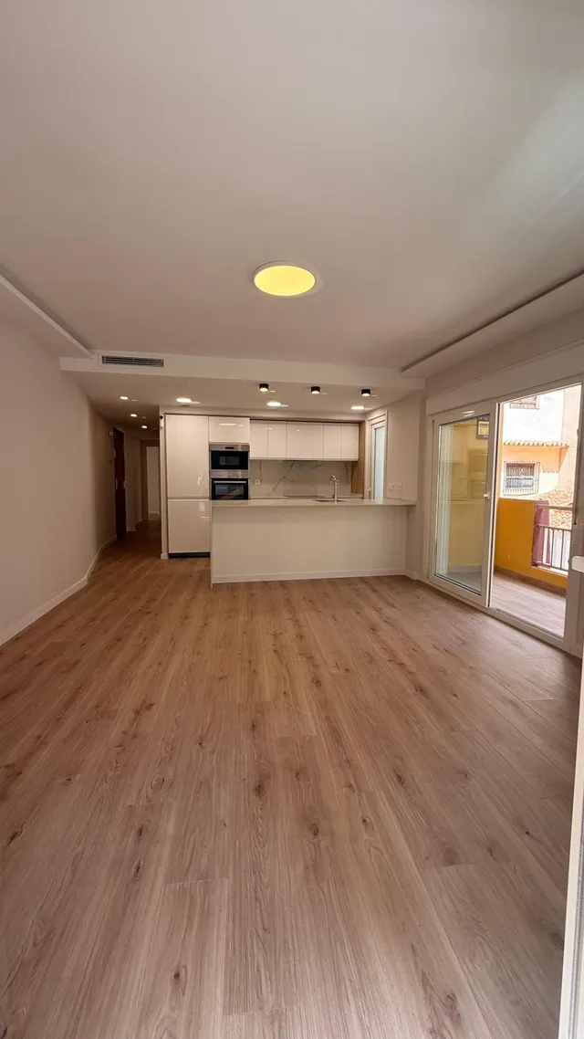 Apartamento reformado en Fuengirola, segunda línea de playa junto al puerto con licencia turística — 9