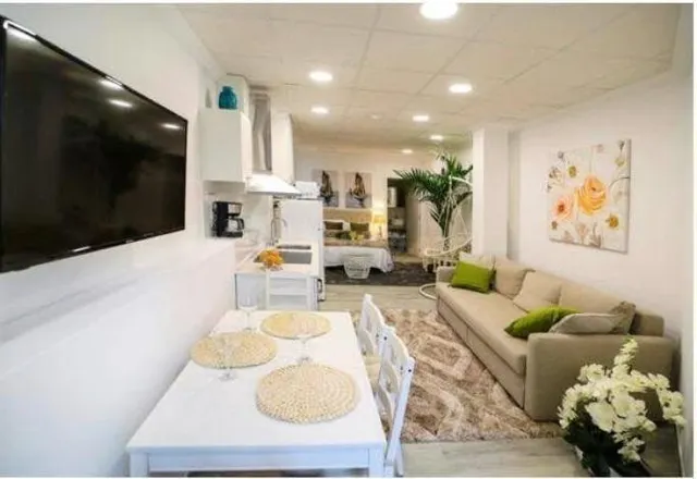 Amplio Apartamento de Alquiler Temporal en Vilanova — 3