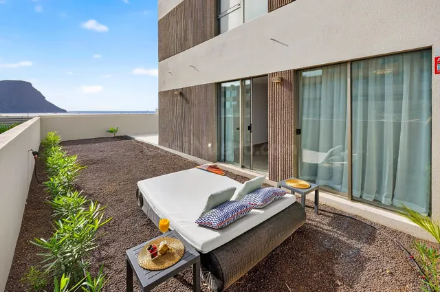 Apartamento Planta Baja - 3 dormitorios con amplia terraza y - foto 2