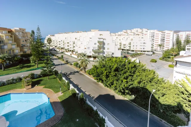 FANTASTICO PISO CON TERRAZA JUNTO AL MAR - foto 4