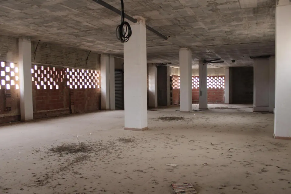 Se alquila local comercial en zona Squash de origen, posibilidad de alquilar todas las dimensiones q