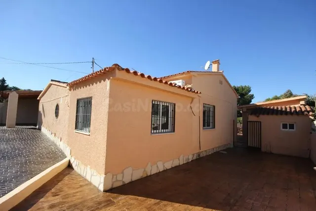 * Villa de 4 dormitorios, piscina y garaje en parcela de 810m2 en Albir * — 20