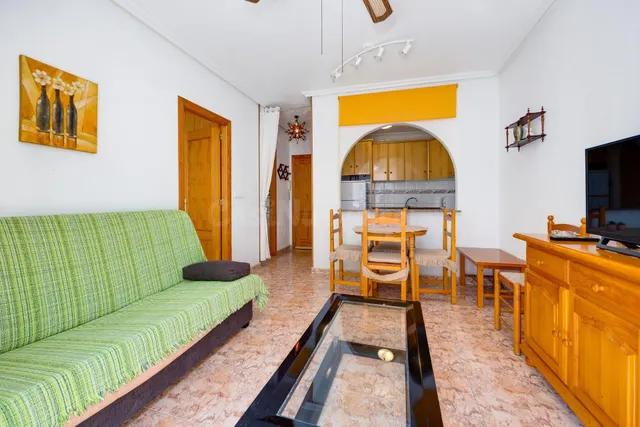 Apartamento de 1 dormitorio con orientación este en el centro de Torrevieja!!! — 3