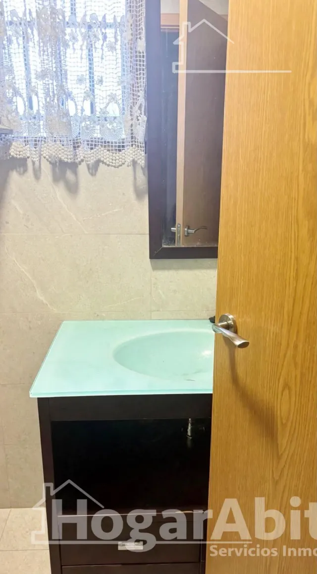 Chalet rústico con piscina, garaje y terraza — 18