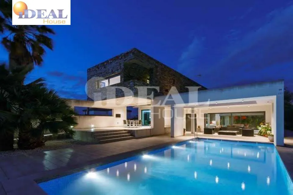 Ref.: A8488G7. Increible chalet de lujo y diseño, parcela 1500 m2,  piscina propia, pista de padel.