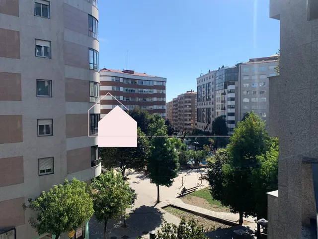 Alquiler en Pintor Comeiro, plaza de la Independencia. — 37