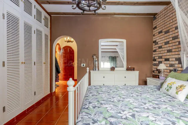 Finca de 20.000 m2 con vivienda principal, apartamento independiente y espacio para toda la familia — 44