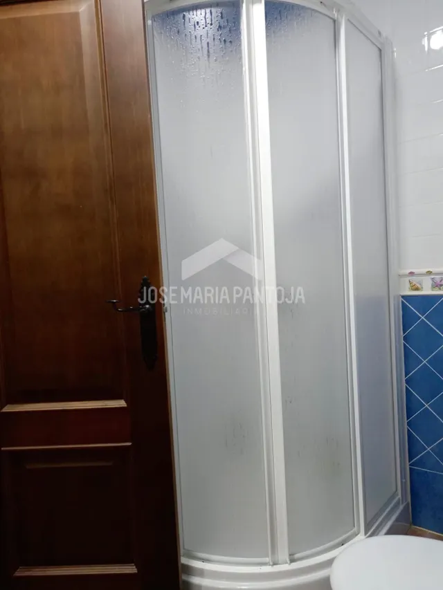 CHALET CON PISCINA EN JUNTA DE LOS RIOS — 28