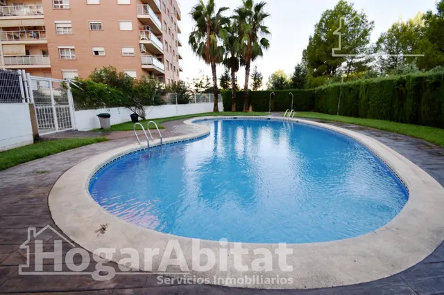 Luz, amplitud y confort familiar en este exclusivo piso esquinero en residencial con piscina, garaje y trastero — 3
