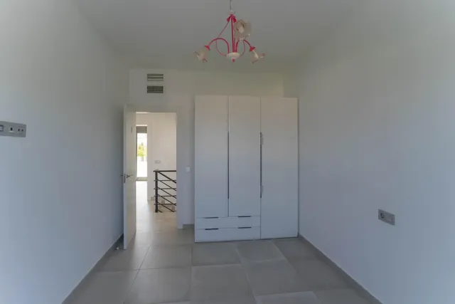 Chalet pareado con garaje, piscina y jardin — 32
