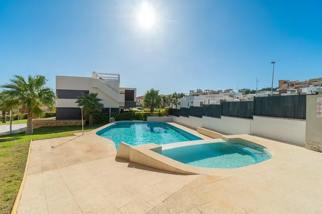 Atico con solarium en Orihuela Costa — 44