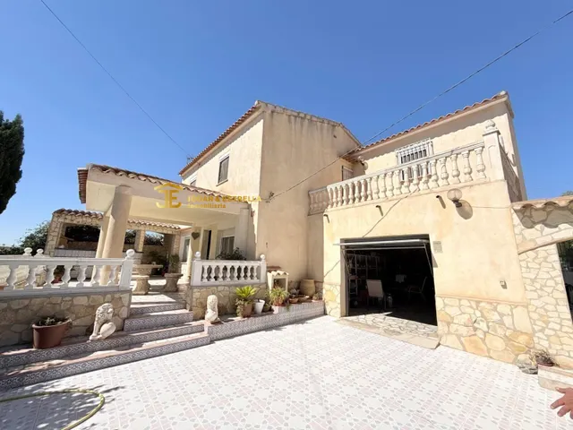MARAVILLOSO CHALET DE 4 DORMITORIOS EN TORRECILLA — 7