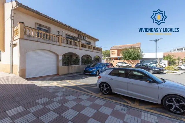Casa en Armilla con terraza, patio y amplia cochera — 6