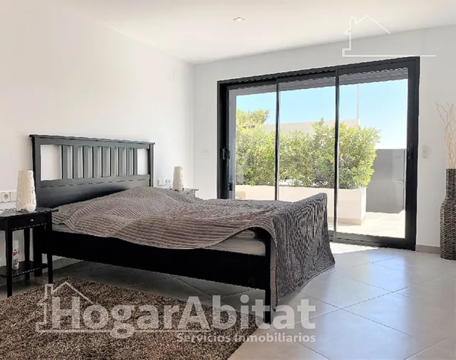 CHALET SEMINUEVO CON PISCINA, GARAJE Y VISTAS DESPEJADAS — 19