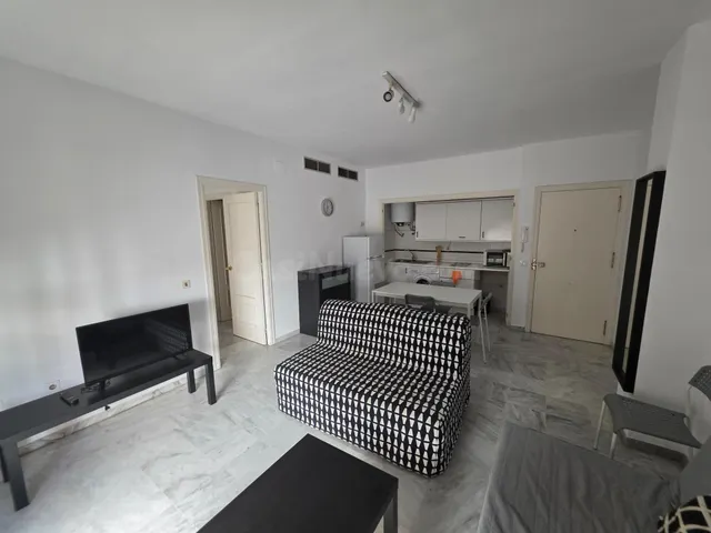 APARTAMENTO EXTERIOR CON ASCENSOR JUNTO AL PARQUE DEL PARLAMENTO — 2