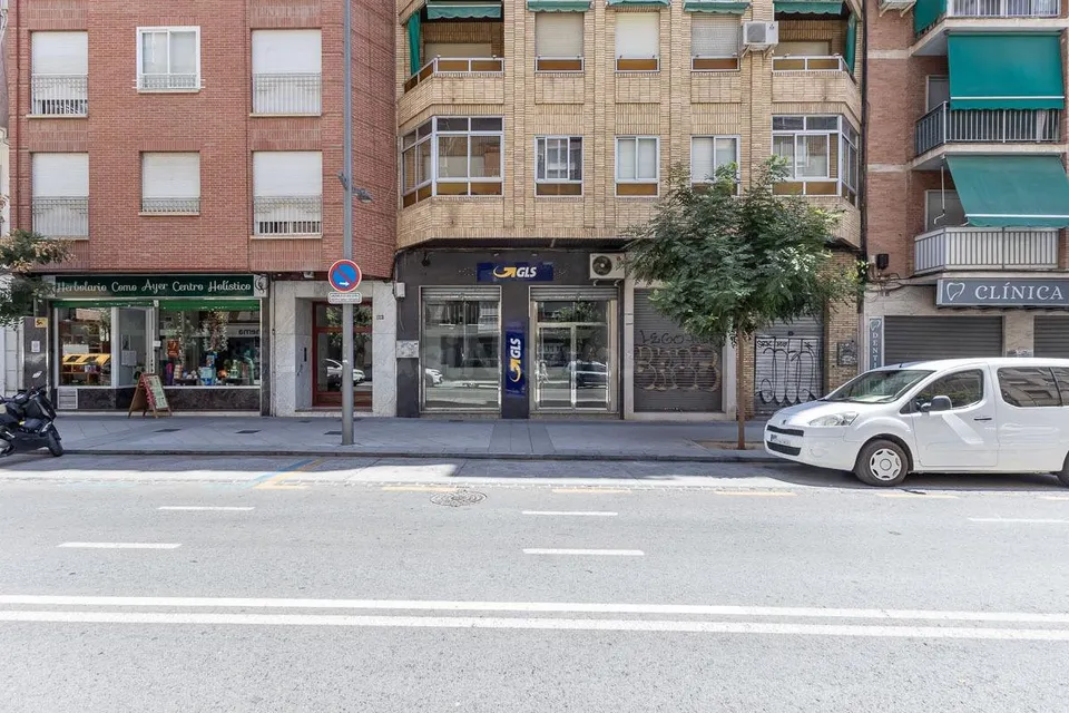 LOCAL A DOS ALTURAS - ARABIAL JUNTO HIPERCOR