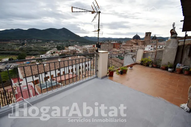 AMPLIA CASA CON TERRAZA Y BARBACOA CERCA DEL CENTRO