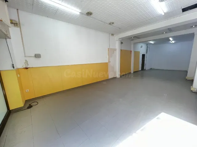 Local comercial en alquiler en la Plaça de les Fonts – Casc  - foto 2
