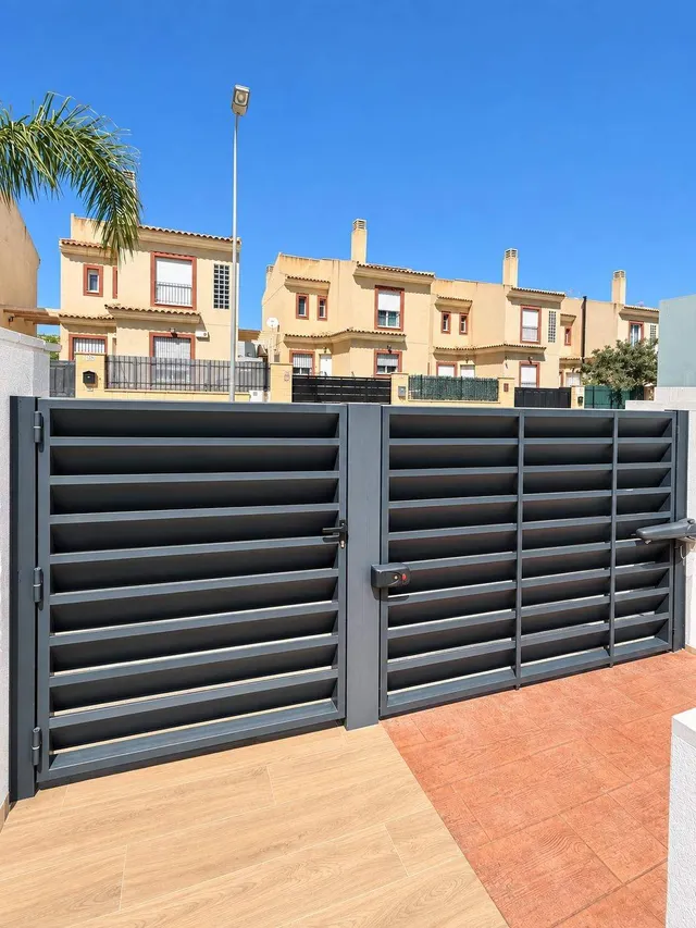 Exclusiva vivienda adosada de diseño a solo 800 metros del mar — 6