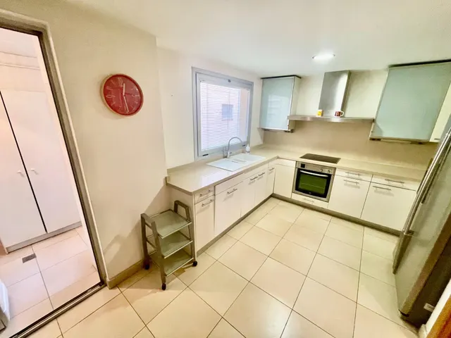 Muy buen piso de 4 Dorm. en Av. Oscar Espla — 13