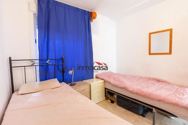 PISO EN EL CENTRO DE ARMILLA, CON GARAJE  Y TRASTERO. — 48