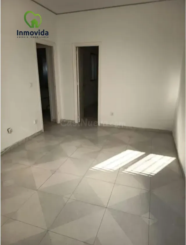 Acogedor Piso Reformado en Ollerías, Córdoba - Ideal para Inversores — 2