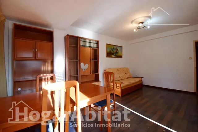 MUY AMPLIO CON 4 DORMITORIOS Y TERRAZA EN EL CENTRO — 6