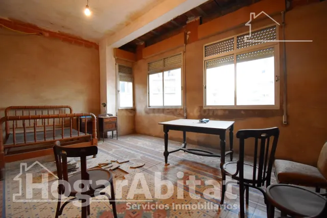 Gran casa de pueblo esquinera con trastero y terraza — 3