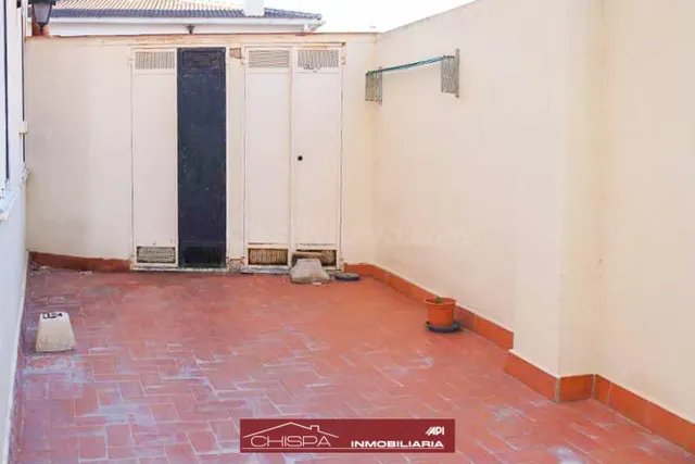 Piso en pleno casco urbano, de cuatro dormitorios y terraza - foto 4