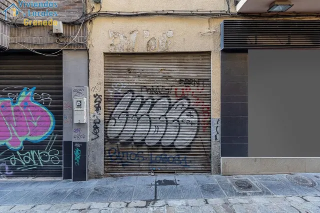 Local de 2 plantas en Granada — 3