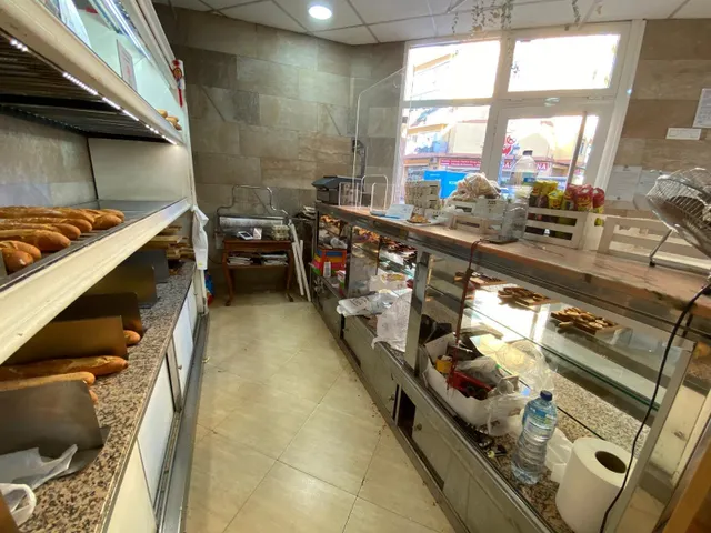 LOCAL COMERCIAL EN LA ZONA NOU MOLES — 19