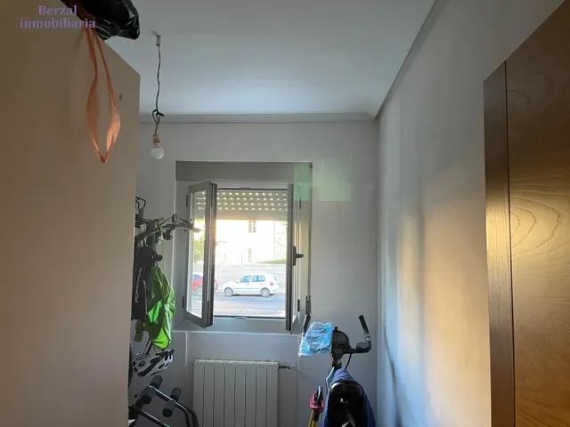 Piso planta baja, de tres hb y baño. Cocina y salón. Todo exterior — 9
