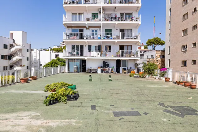 Local comercial en primera línea de playa en Magaluf — 21