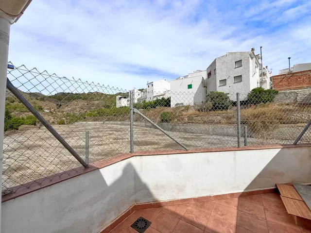 CASA AMPLIA Y CÓMODA EN URRACAL — 28