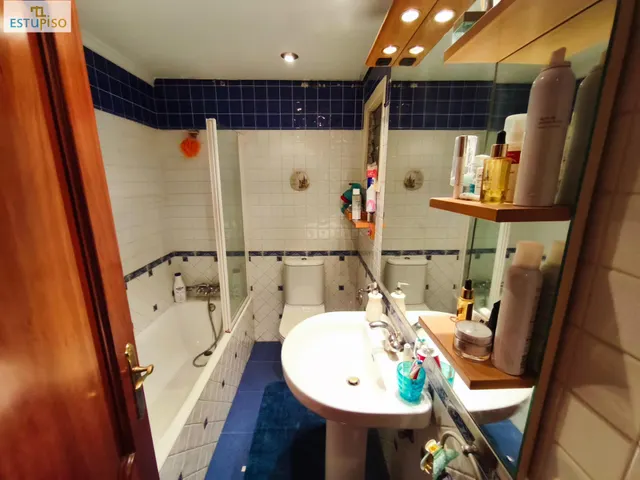 ¡5 habitaciones Y 2 BAÑOS EN PLENO CENTRO! 144 m2 EN CALLE GENERAL ÁLAVA — 35