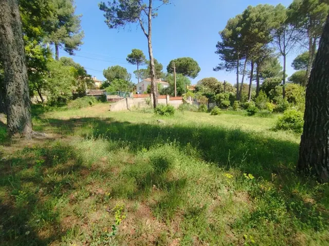 TERRENO URBANO, LLANO, CON MURO Y AGUA IDEAL PARA CONSTRUIR — 2