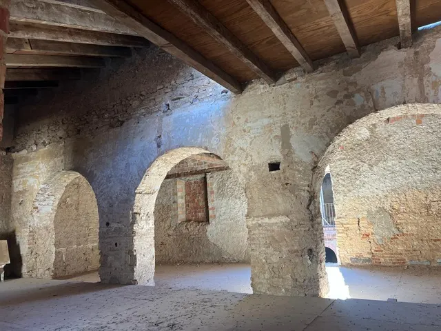 MAGNÍFICA PROPIEDAD EN CASCO HISTÓRICO PARA REFORMAR — 8