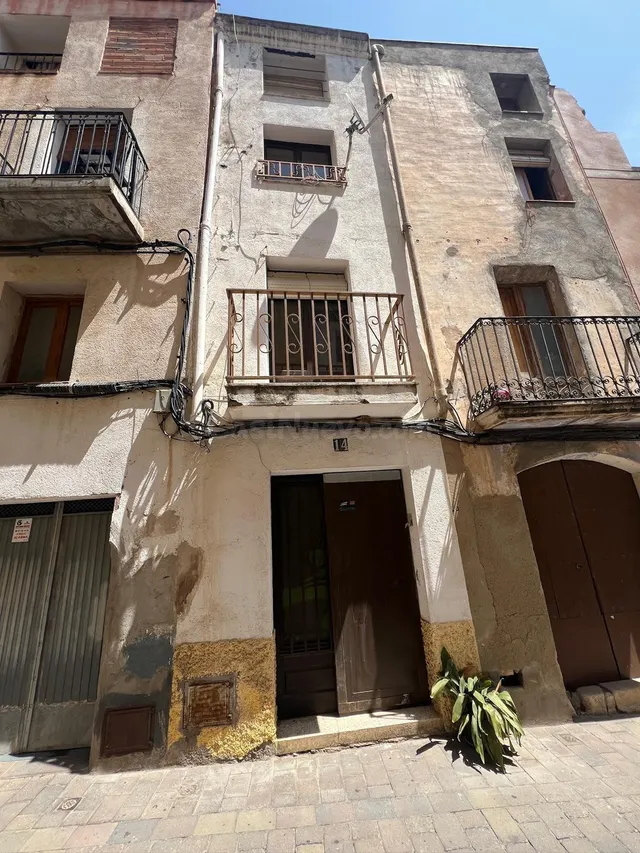 Casa adossada de 3 plantes per reformar a Mont-roig del Camp. — 17