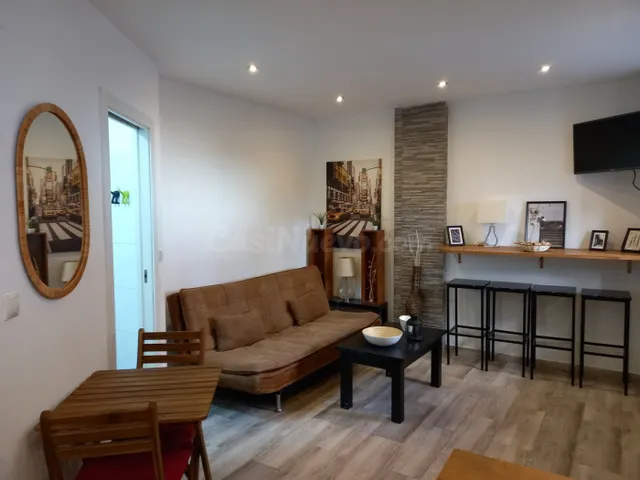 SE ALQUILA PARA LARGA DURACIÓN – CASA DÚPLEX EN EL CENTRO DE