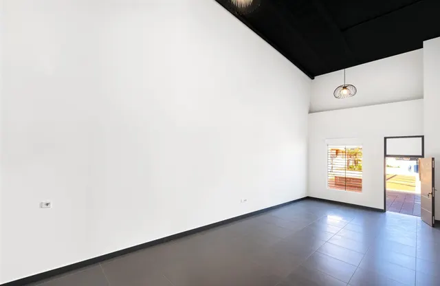 LOCAL COMERCIAL EN EL NOVO SANCTI PETRI — 21