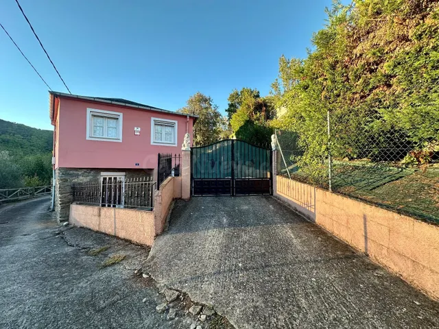 CASA CON TERRENO - EL CARRIL