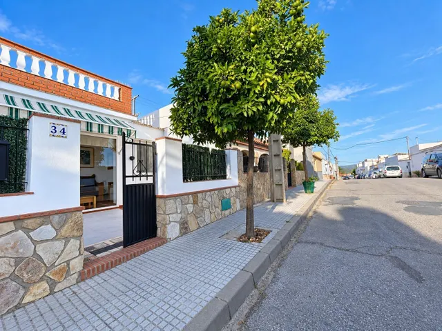 Casa de una sola planta con patio y azotea en Calle San Miguel – Alcalá de los Gazules — 40