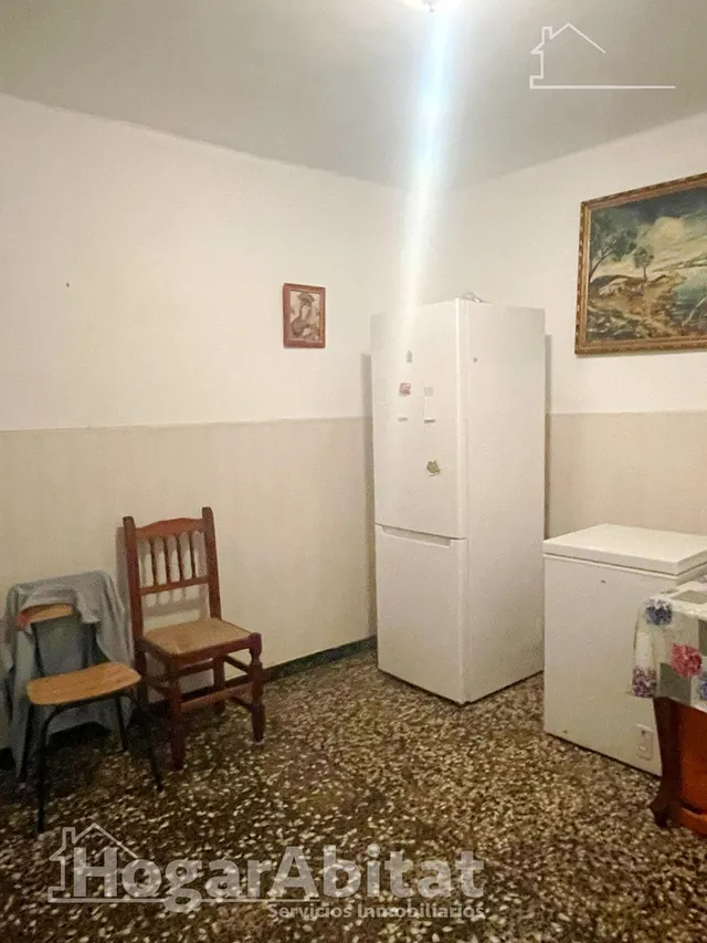 AMPLIA CASA CON MUCHAS POSIBILIDADES — 24