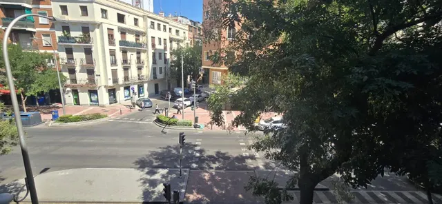 Alquiler de Piso Exterior en Trafalgar con Balcones y Terraza — 21