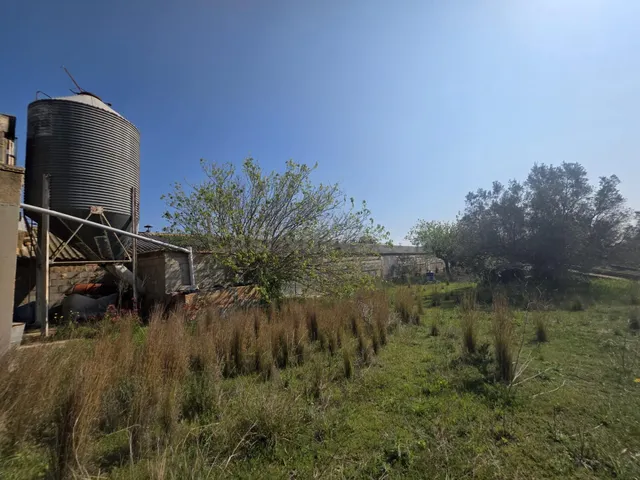 Finca rústica con granja, almacenes y casita de piedra en Pa - foto 3