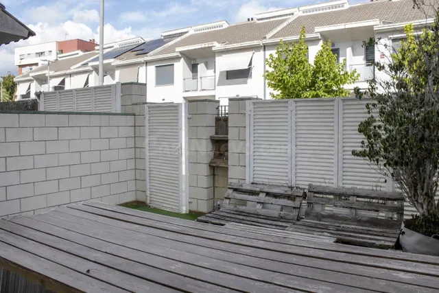 Magnífico adosado de 166 m2 con piscina comunitaria en una t - foto 4