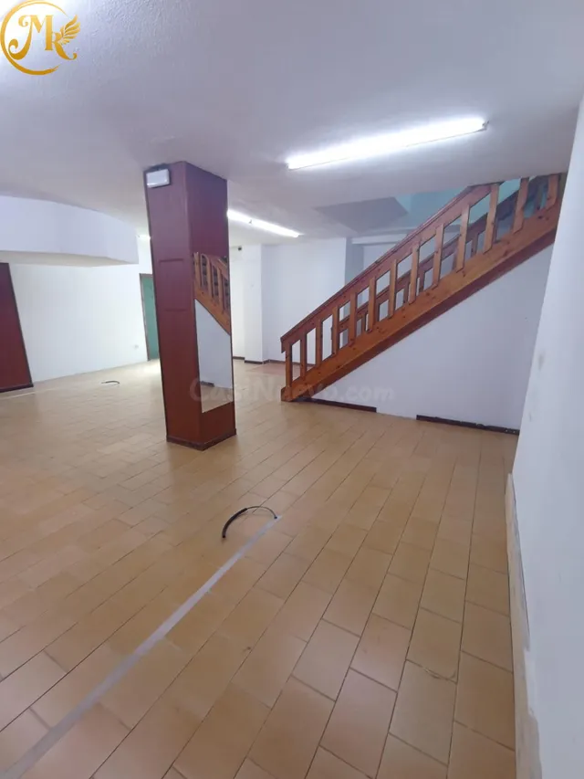 Gran local comercial con acceso por 2 calles y garaje privad - foto 5
