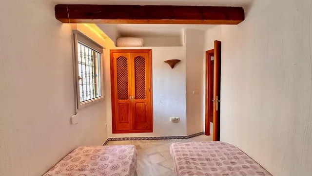 Apartamento con terraza, provincia de Alicante, Torrevieja. 2 habitaciones, 63 m2, 200 metros al mar. — 22
