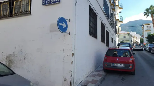 Muy buen local comercial en zona centro de Alhaurin el Grande. — 2