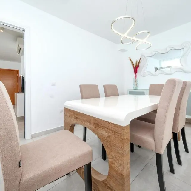 Villa con piscina privada y gran potencial en Playa Blanca — 10